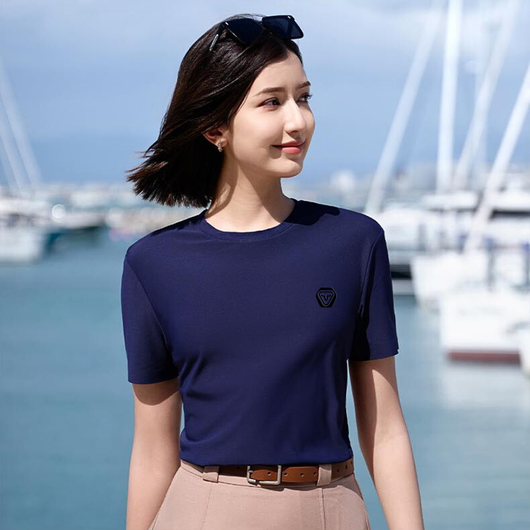 Featuring a minimalist crew neck collar and short sleeves, this versatile piece transitions effortlessly from casual wear to business-ready attire a perfect blend of comfort, durability, and timeless style.