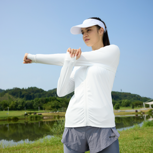 The cardigan features a stand up collar n zippered body design - meticulously crafted with 4 needles and 6 threads - Thumb buckle design on the cuff adds sporty attributes - Enhance the sense of sportiness when worn for activities.