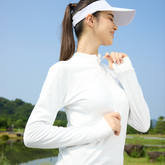 The cardigan features a stand up collar n zippered body design - meticulously crafted with 4 needles and 6 threads - Thumb buckle design on the cuff adds sporty attributes - Enhance the sense of sportiness when worn for activities.