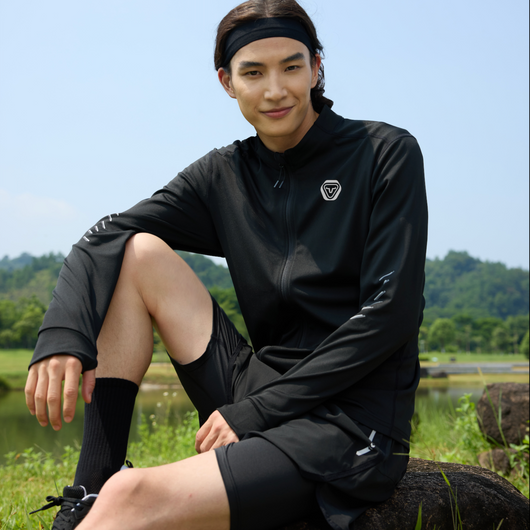 Windproof Design - Zipper Closure - Unisex Style - Loose casual style this sports knitted jacket is perfect for both men & women - Breathable Material
this jacket allows air to circulate - keeping you comfortable.